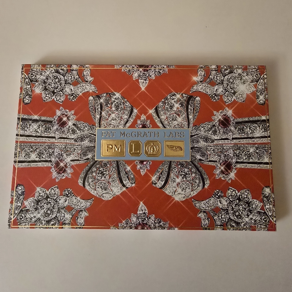 Luminous Legends Mega Eye Shadow Palette by Pat McGrath Labs